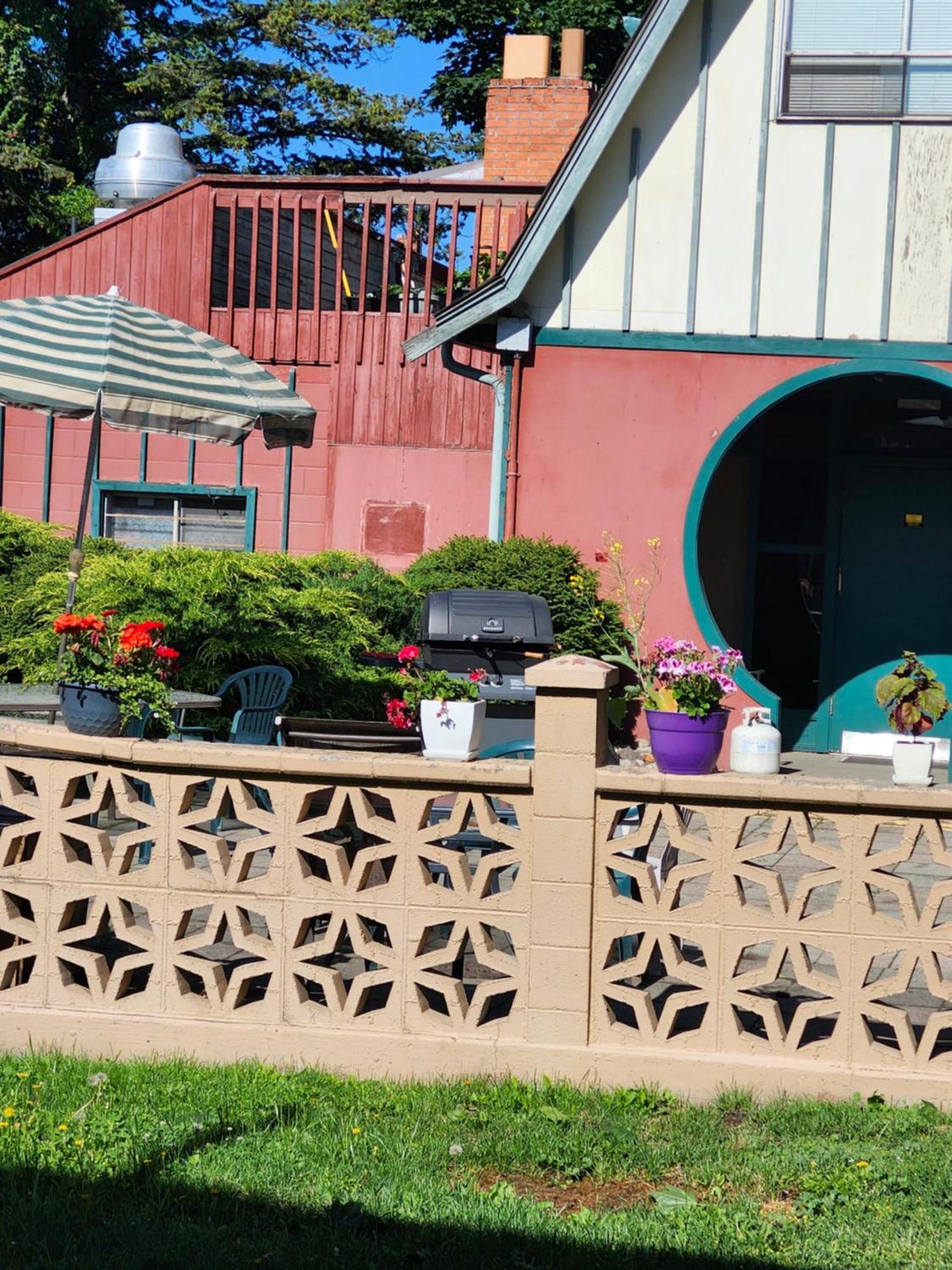 Tiki Village Inn Vernon Exteriör bild