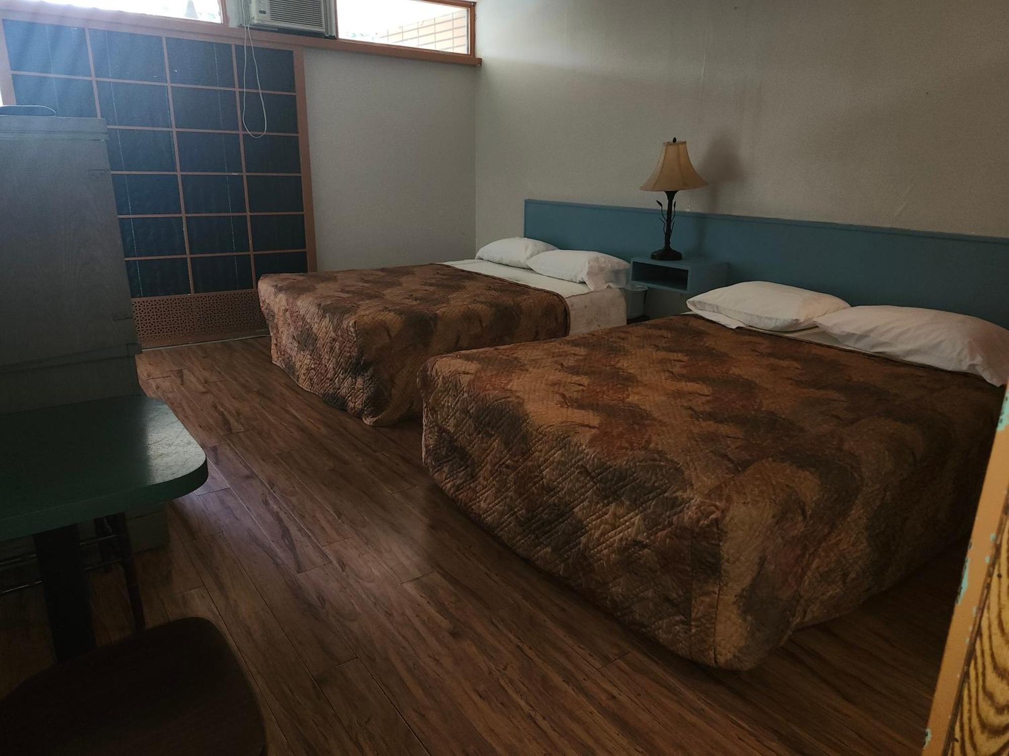 Tiki Village Inn Vernon Exteriör bild